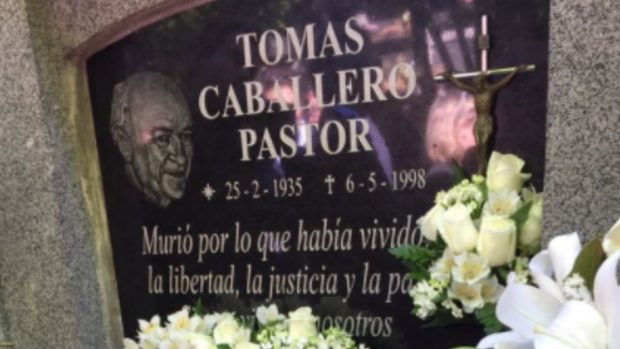 Foto de la tumba de Tomás CAballero, asesinado por ETA en 1998. Foto: Twitter.