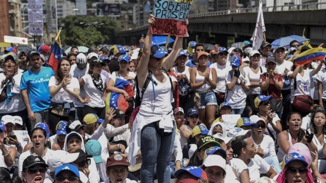 Miles de mujeres venezolanas marchan contra la «represión» de Maduro y por la paz