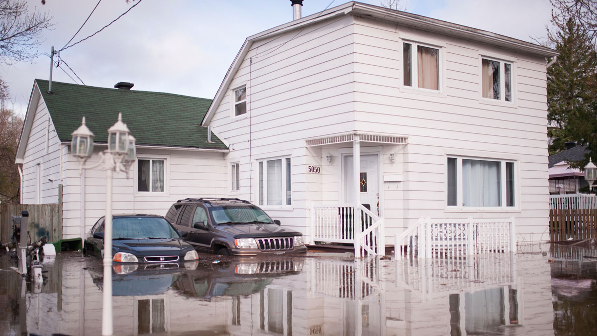 Una casa afectada por las fuertes inundaciones en Canadá. AFP