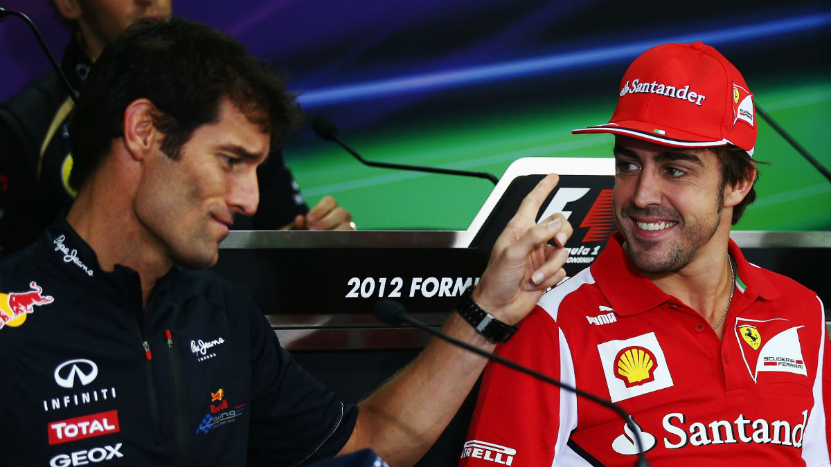 Mark Webber se rinde a Fernando Alonso asegurando que es muy valiente por querer aceptar el reto de conseguir la Triple Corona. (Getty)