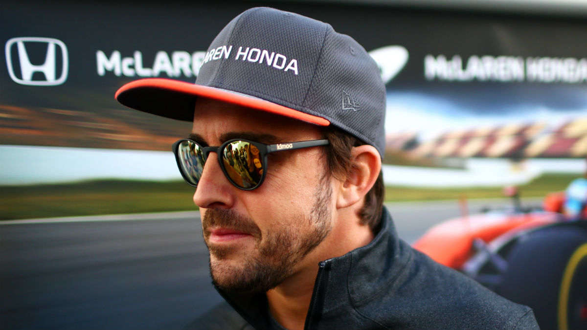 Fernando Alonso espera ilusionado el Gran Premio de España de este fin de semana, a pesar de que es consciente de que no podrá pelear por los puestos importantes. (Getty)