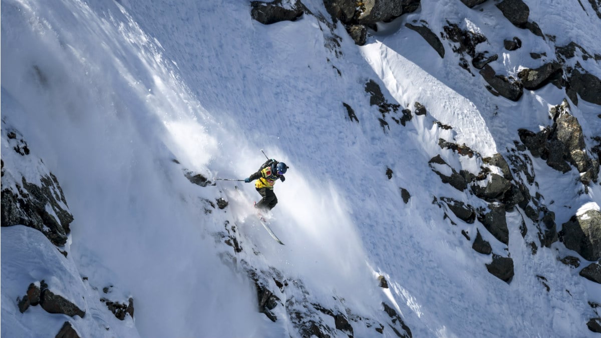 Un joven esquiando en Los Alpes (Foto:AFP)