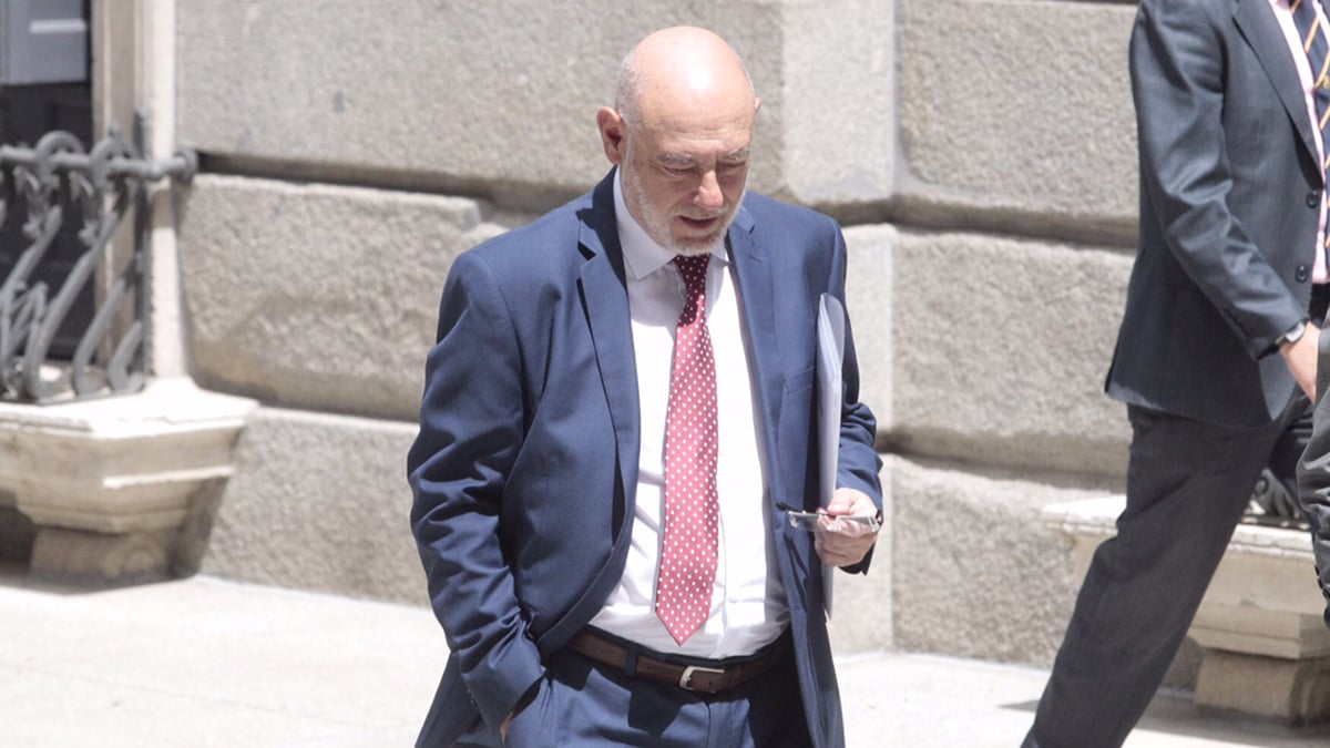 José Manuel Maza frente al Congreso de los Diputados. (Foto: Francisco Toledo)