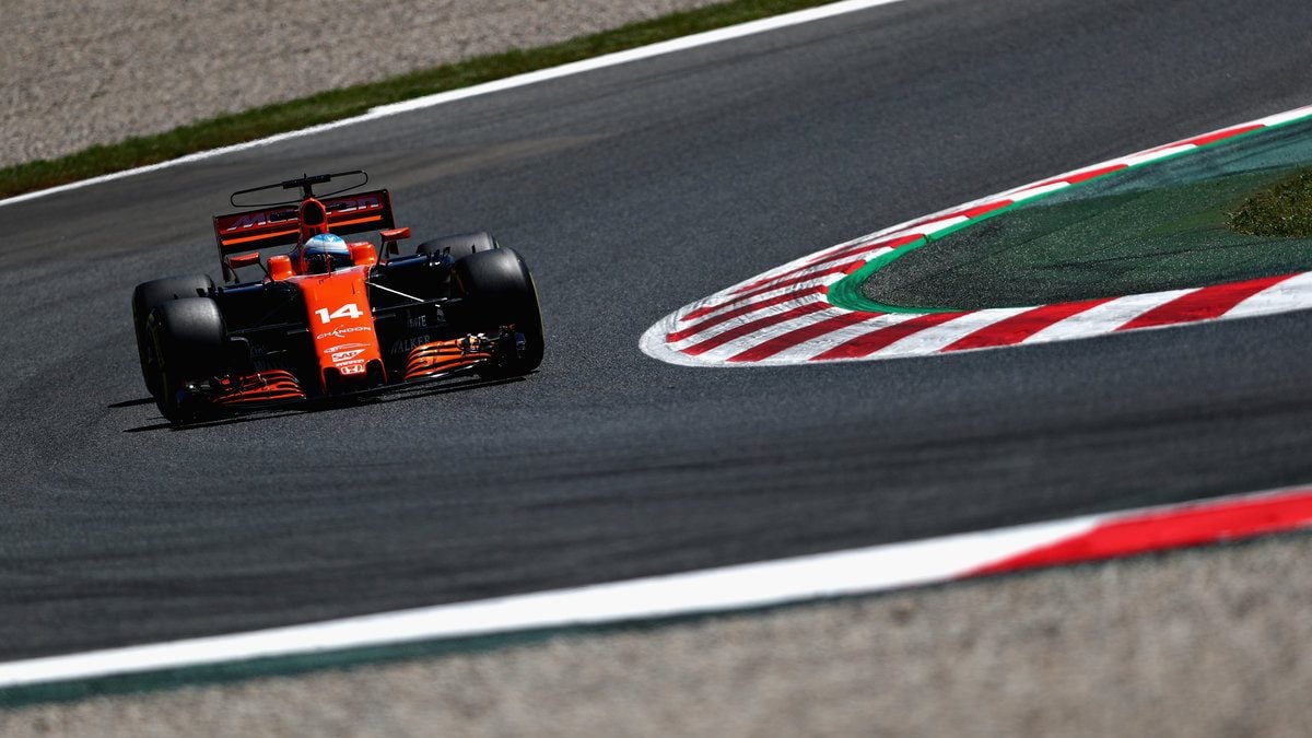 Fernando Alonso con el MCL32 (Getty)