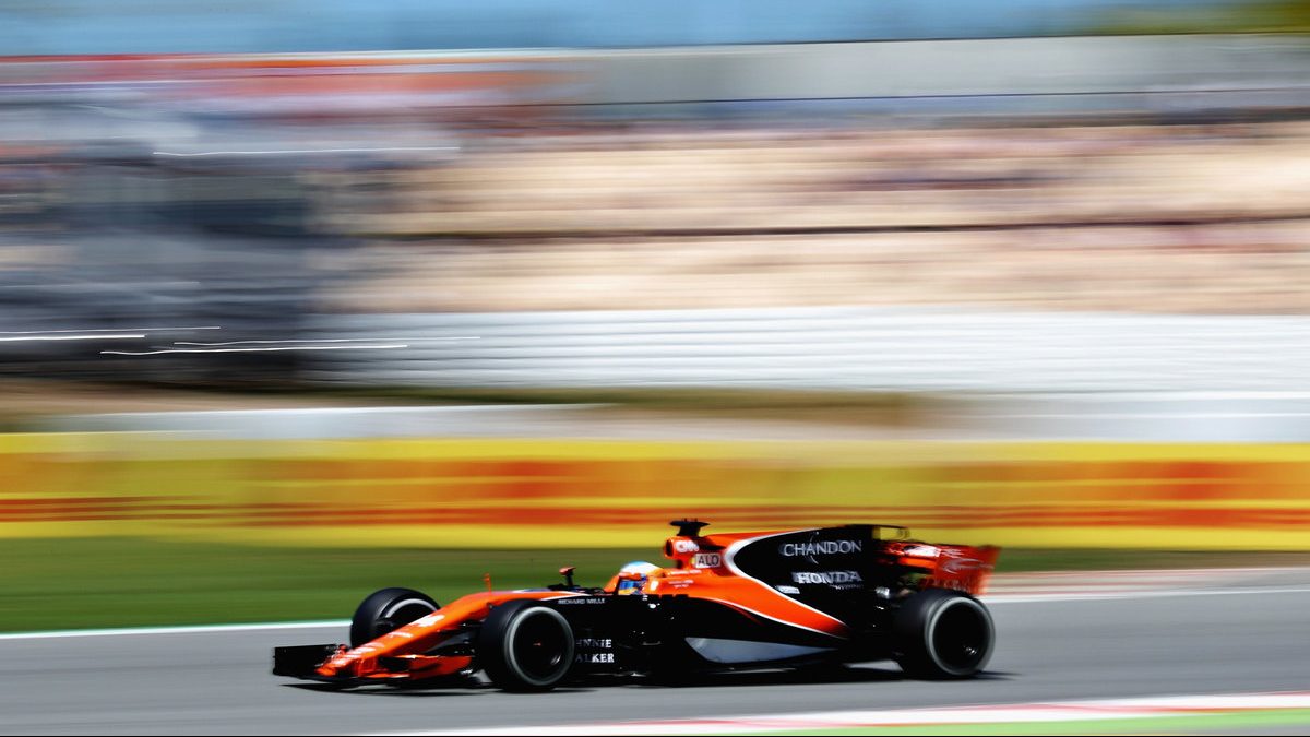 Fernando Alonso a bordo del MCL32 (Getty)