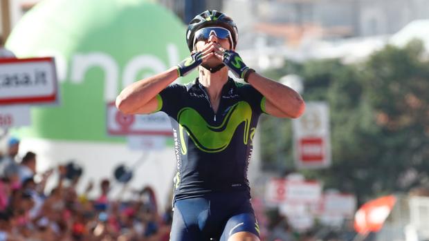 Gorka Izagirre celebra su triunfo en la octava etapa del Giro. (AFP)