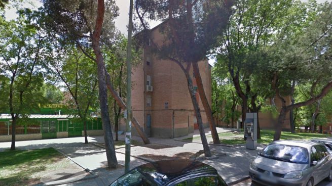 La víctima residía en este edificio en el distrito de Orcasitas de Madrid. Foto: GMaps