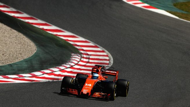 Fernando Alonso subido al MCL32 de McLaren-Honda Getty)