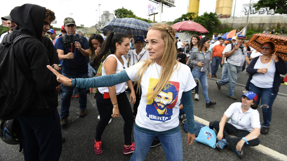 Lilian Tintori en la movilización para atrancar las calles de Venezuela. (AFP)