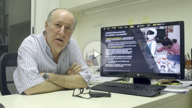 La persona electrónica toma el mando