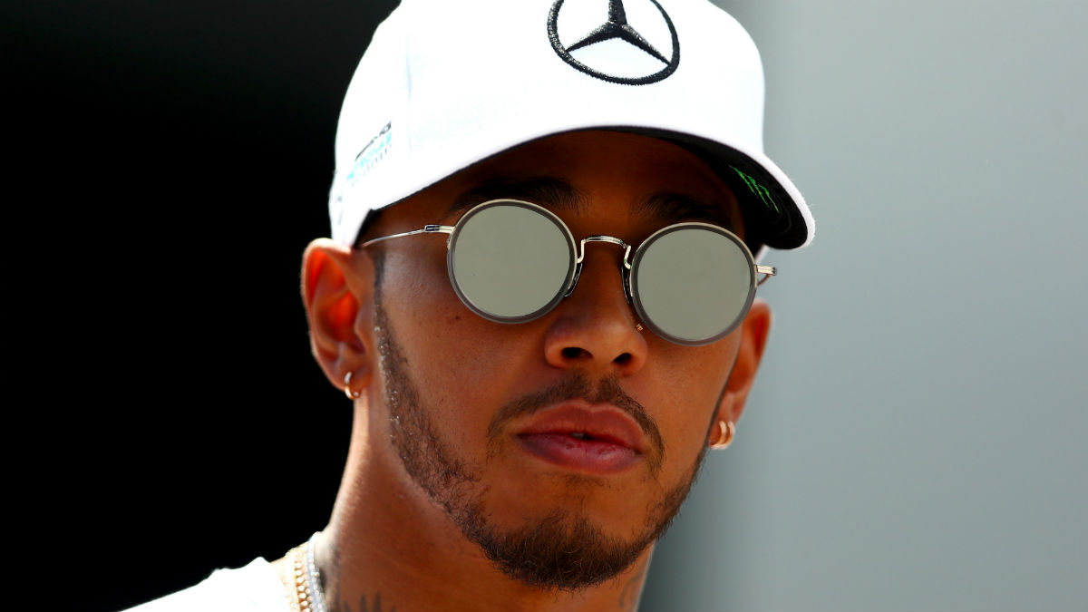 Lewis Hamilton renunció a beber agua durante el Gran Premio de España para ahorrarle peso a su Mercedes, lo que se traduce en unas milésimas extra por vuelta. (Getty)