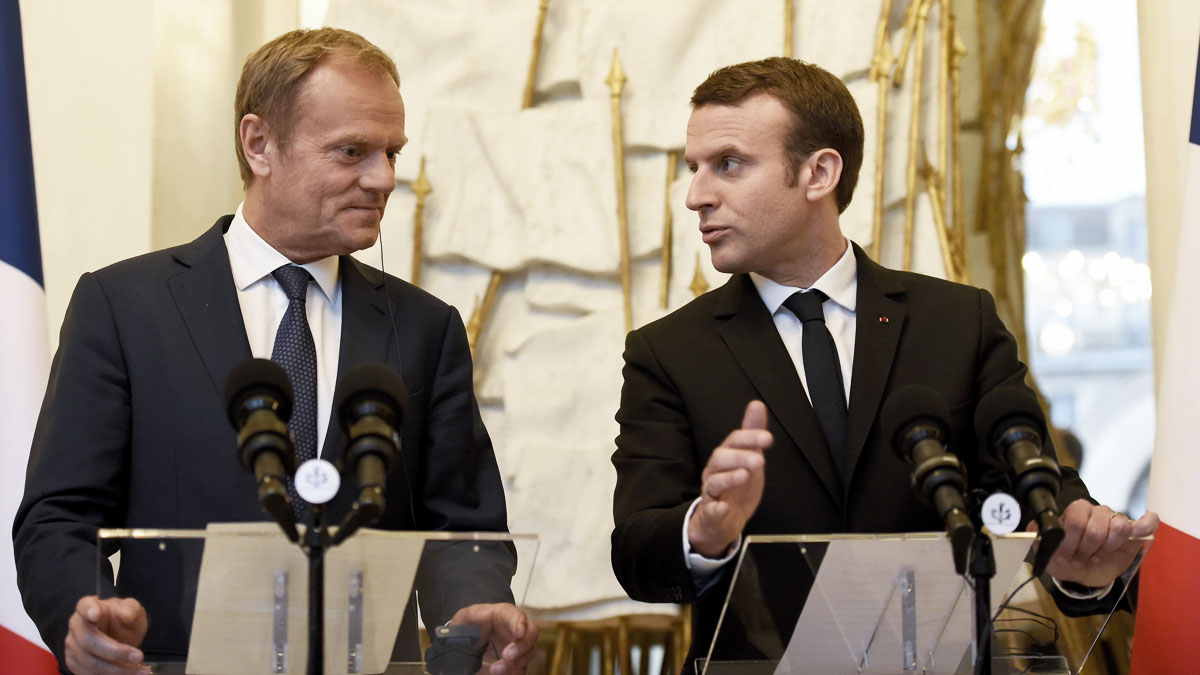 Donald Tusk y Emmanuel Macron (Foto: AFP)