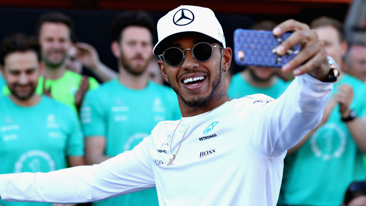Lewis Hamilton ha mostrado su cara más humana en una entrevista concedida recientemente donde también asegura que le queda cuerda para rato. (Getty)