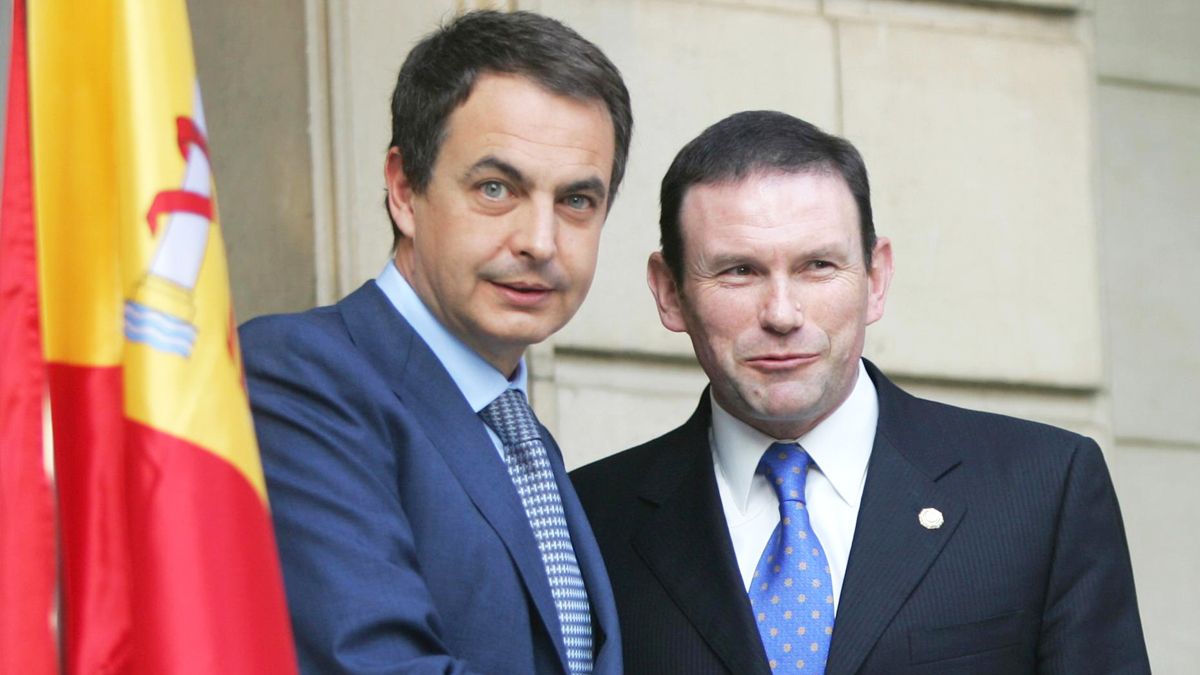 José Luis Rodríguez Zapatero y Juan José Ibarretxe. (Foto: AFP)