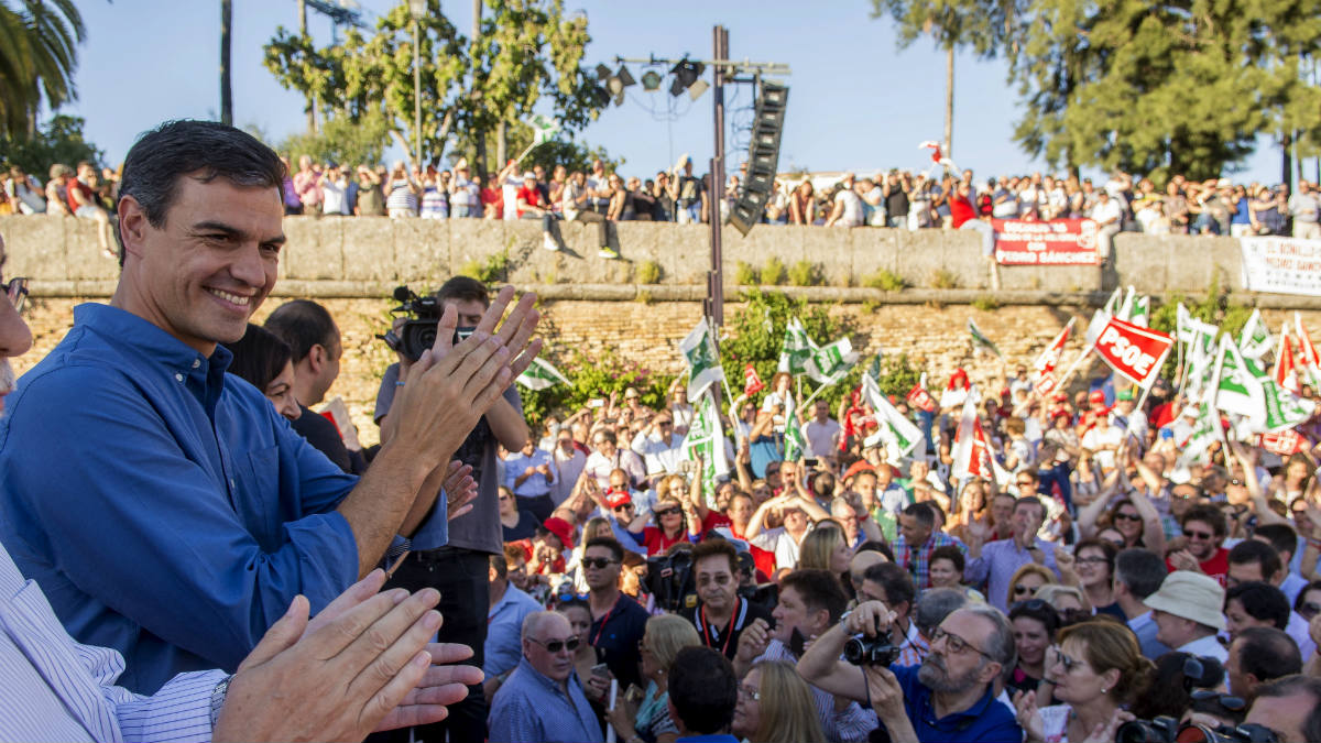 El candidato del PSOE a la Secretaría General del PSOE, Pedro Sánchez, durante su acto en Sevilla (Foto:EFE)