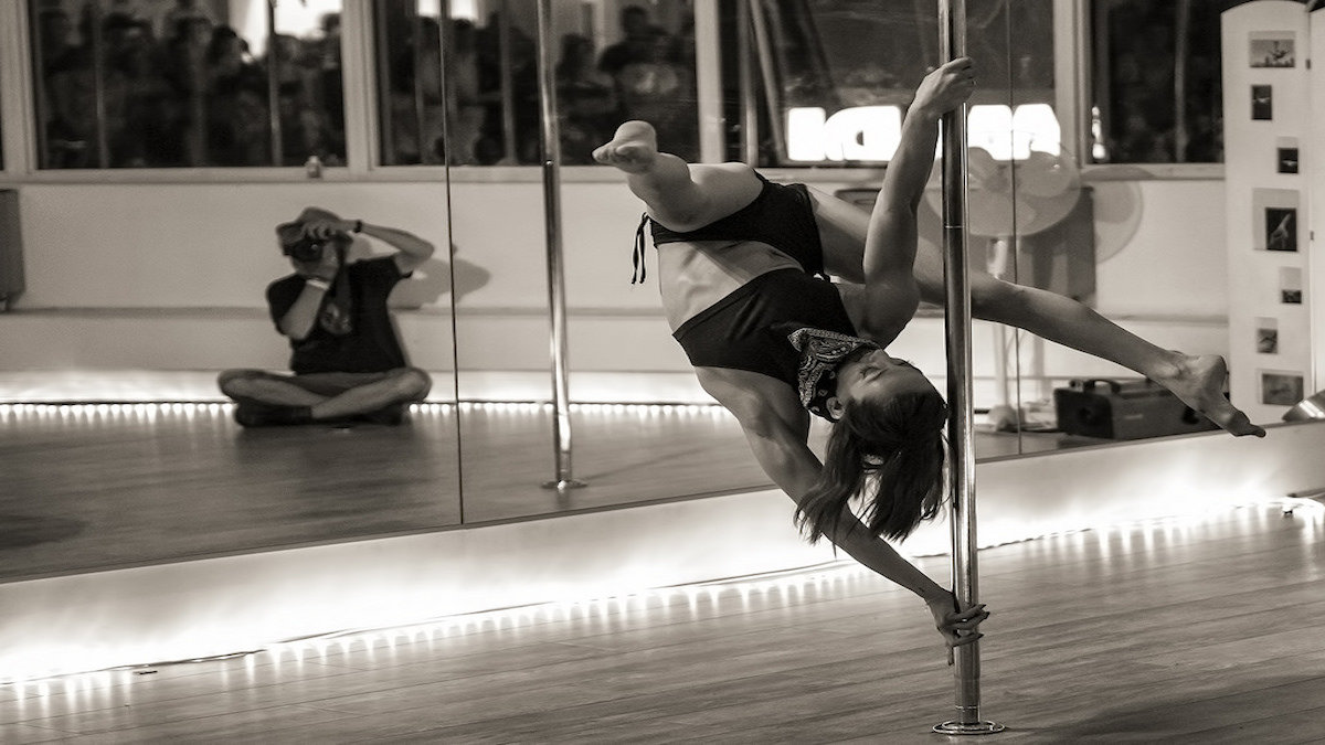 Pole Dance: descubre los muchos beneficios que ofrece esta disciplina para la salud