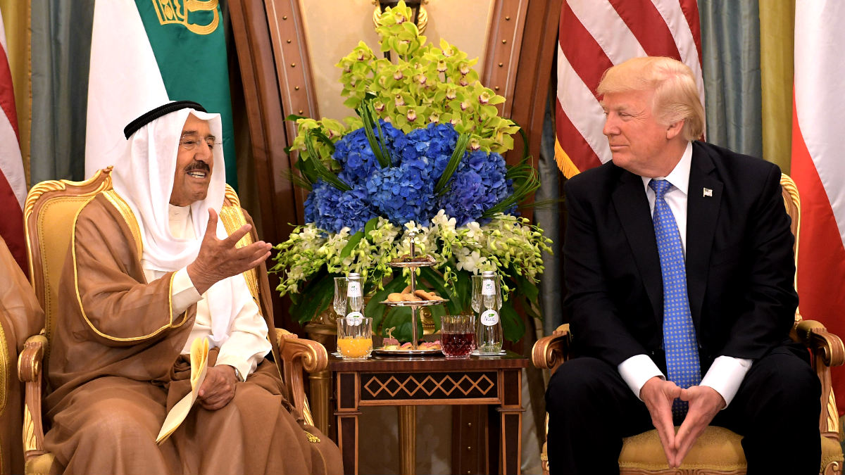 Trump en su reunión con el emir de Kuwait (Foto: AFP).