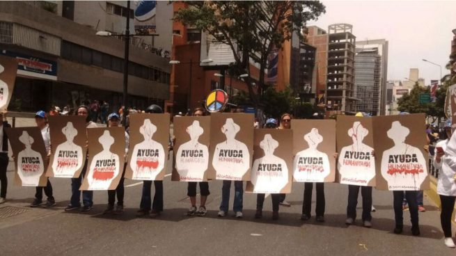 Los médicos en la calle contra Maduro: «Todos tenemos un allegado muerto por falta de medicamentos»