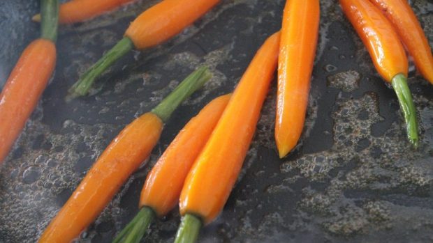 Receta de canelones de zanahorias con salchichas