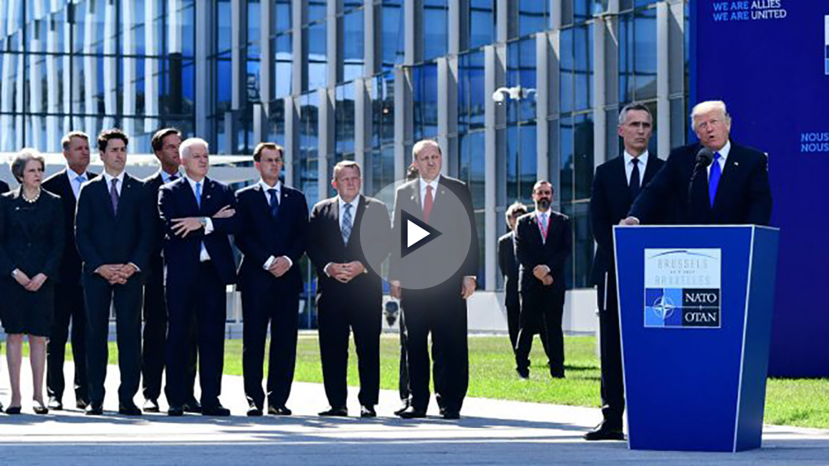 Donald Trump, ante sus socios de la OTAN, en Bruselas. (AFP)