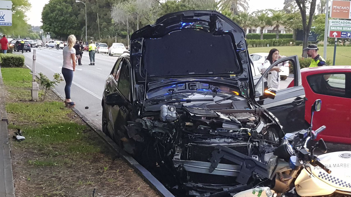 El vehículo huido que provocó los accidentes en Puerto Banús.
