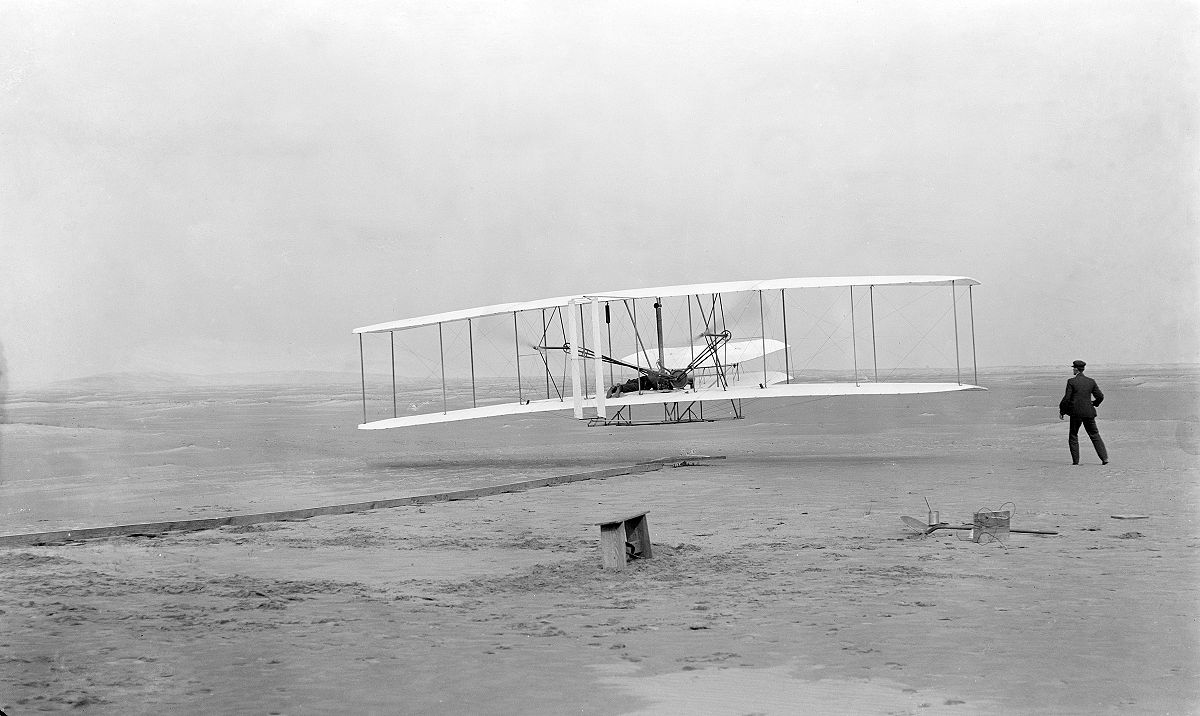 Así era el primer avión de la historia.