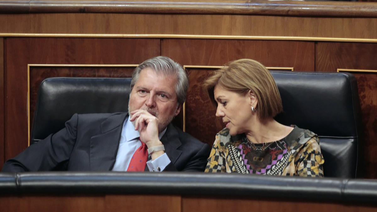 Méndez de Vigo y María Dolores de Cospedal en el Congreso de los Diputados (Foto: Francisco Toledo)
