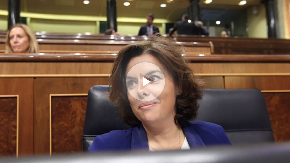 La vicepresidenta Soraya Sáenz de Santamaría en su escaño en el Congreso.