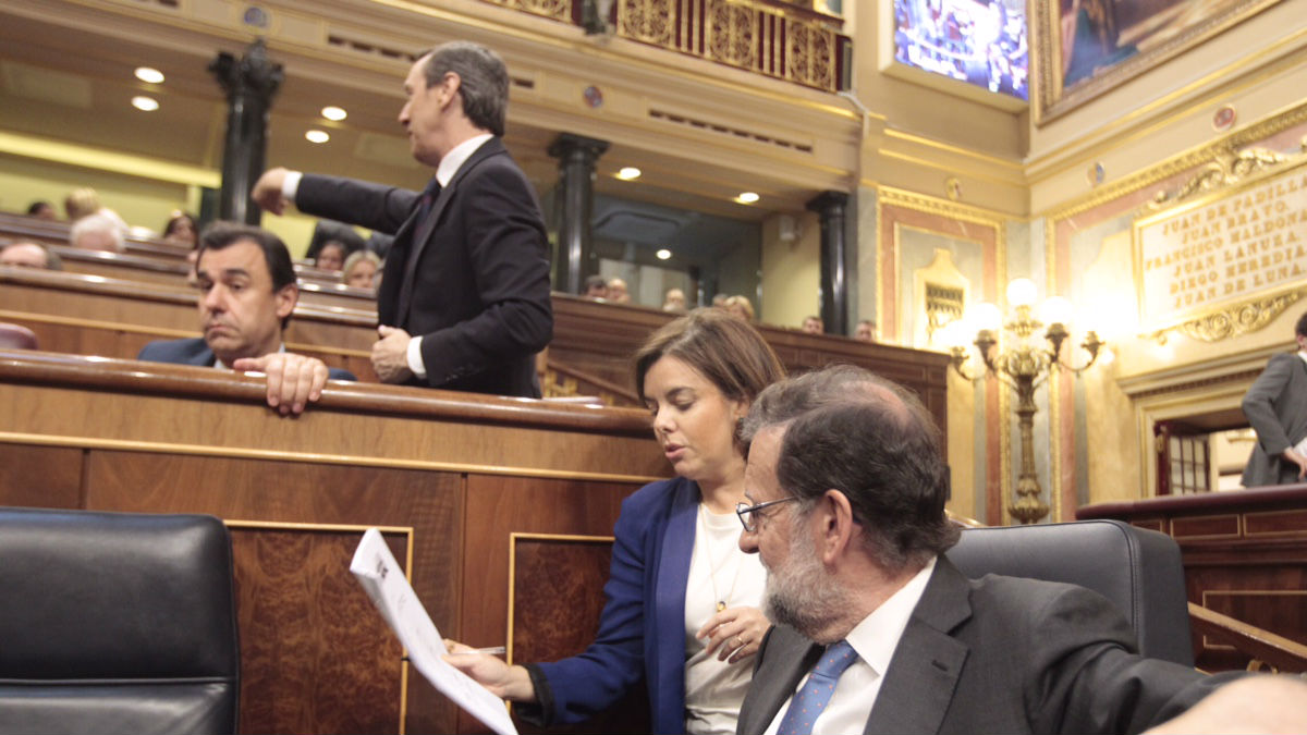 Rajoy con Sáenz de Santamaría, en el Congreso.