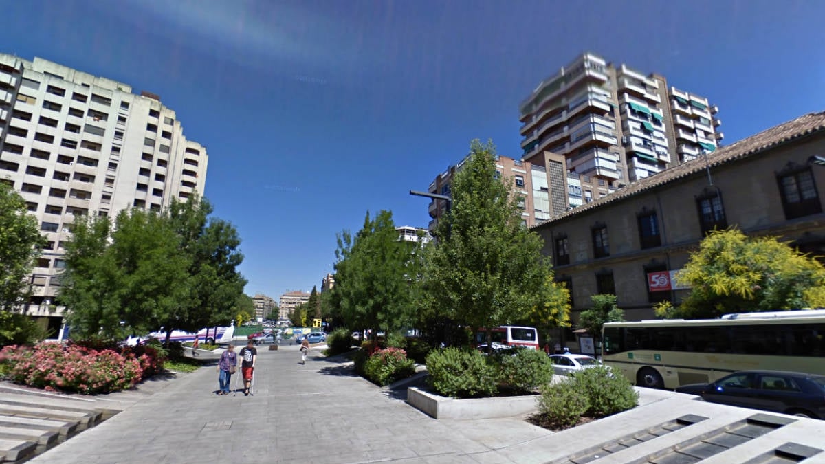 Avenida de la Constitución de Granada, escenario del ataque de violencia machista.