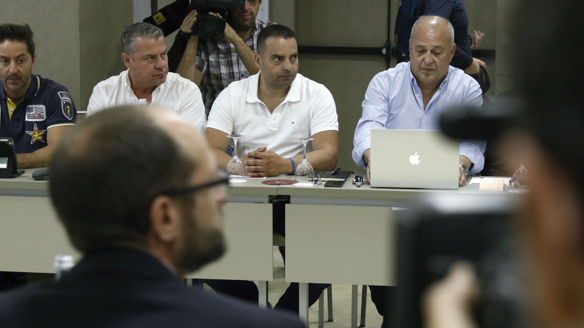 Reunión de estibadores y patronal (Foto: EFE).