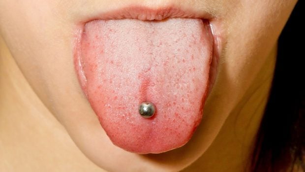 Pasos para cuidar del piercing en la lengua