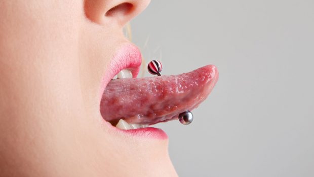 Pasos para cuidar del piercing en la lengua