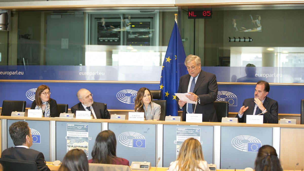 El Presidente del Parlamento Europeo, Antonio Tajani, que clausuró este acto, destacó por su parte que “Echeverría es un héroe que ha perdido la vida ayudando a otros”. (Foto: PPE)