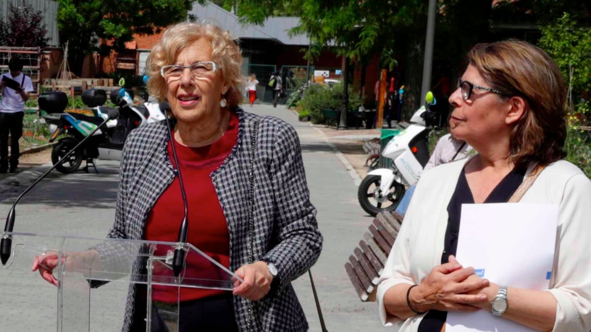 Manuela Carmena con la edil de Medio Ambiente y Movilidad, Inés Sabanés. (Foto: Madrid)