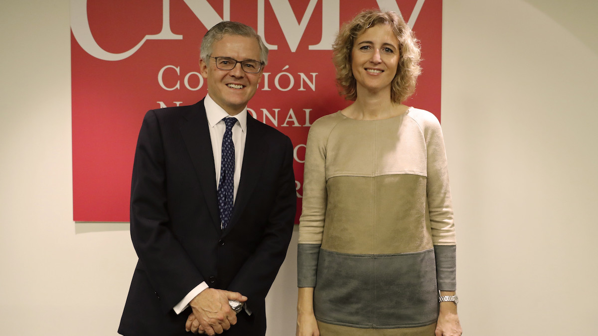 El presidente de la CNMV, Sebastián Albella, y la vicepresidenta, Ana MarÌa Martínez-Pina, , aCompetitividad. (Foto: EFE)