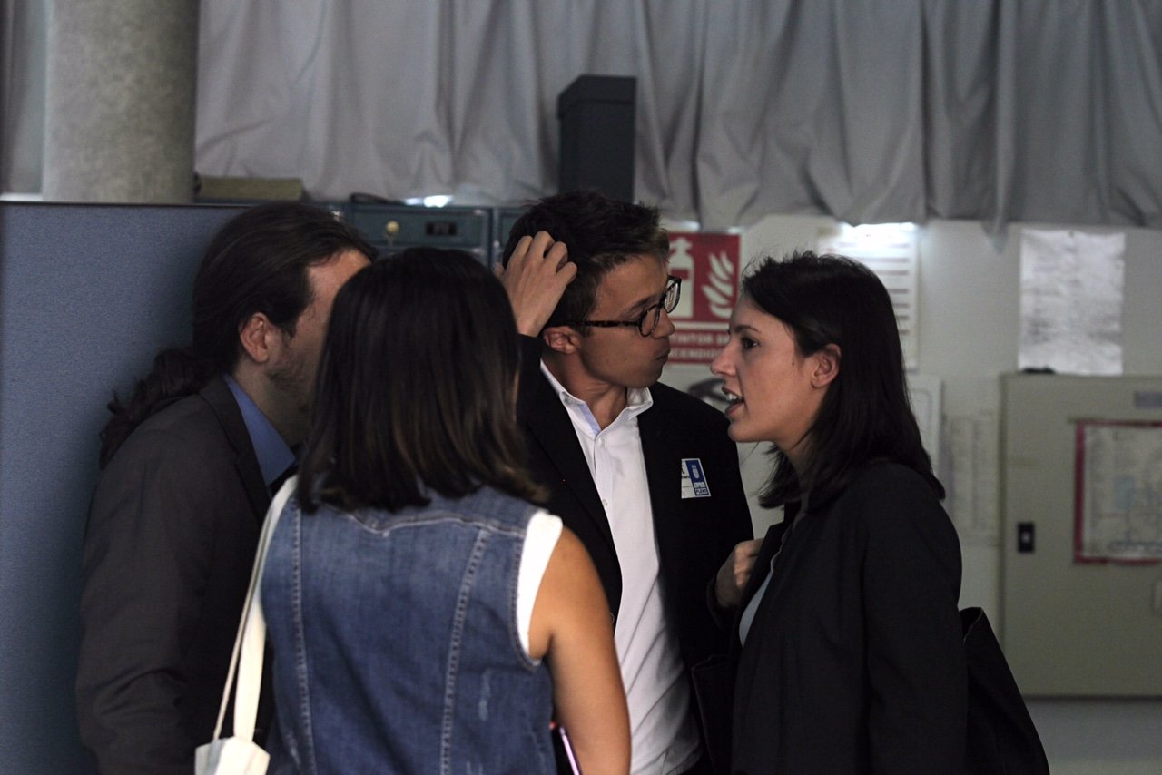 Iglesias, Errejón y Montero en la Asamblea de Madrid. (Foto: Francisco Toledo)