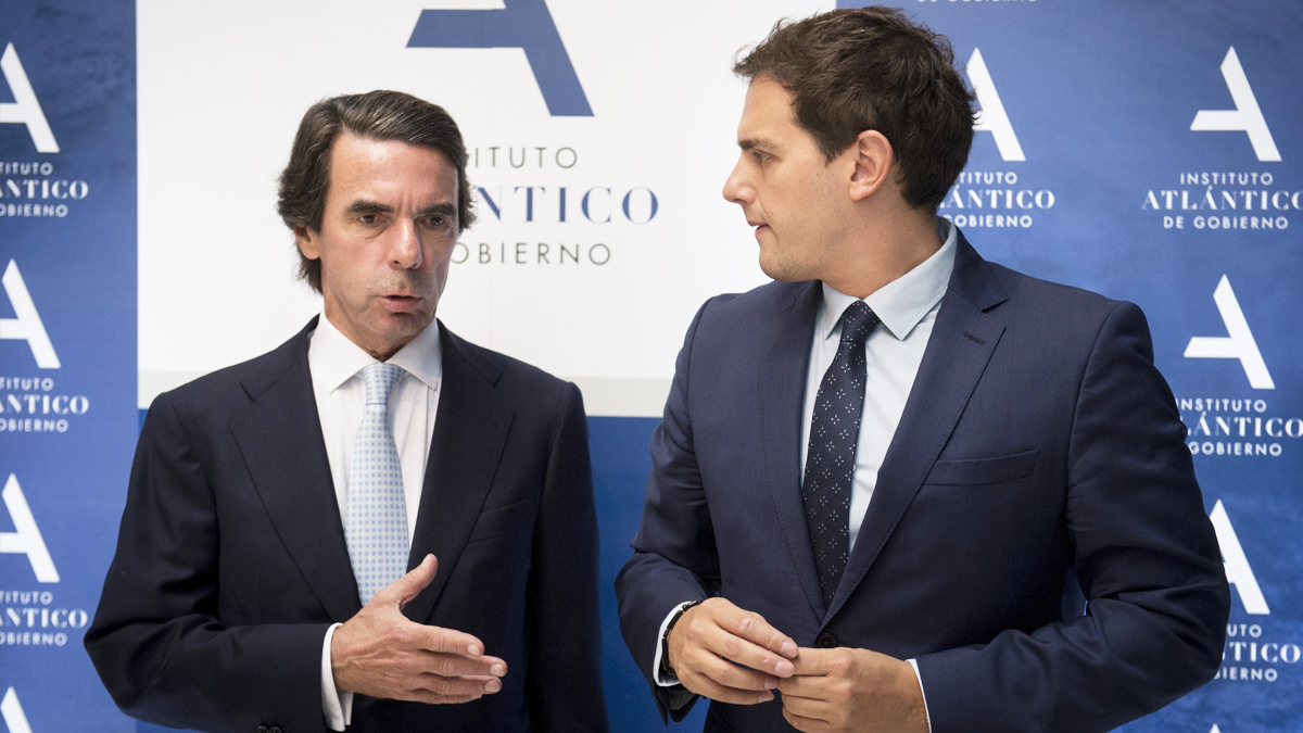 José María Aznar y Albert Rivera. (Foto: EFE)