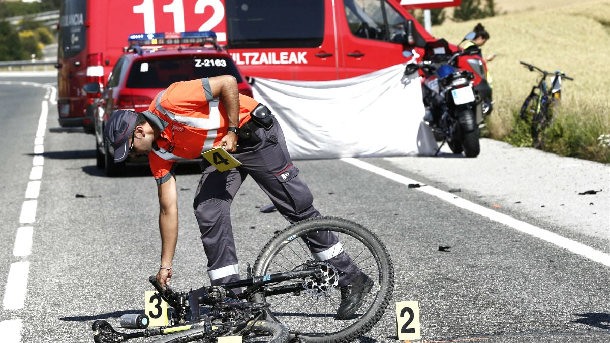 Imagen del lugar en el que fue atropellado mortalmente un ciclista este sábado en Navarra (Foto: Efe).