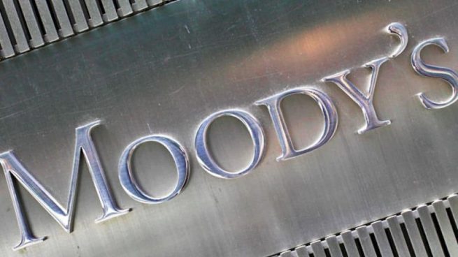 Moody's Investor Service eleva en un escalón la calificación de la deuda subordinada de BBVA y la mantiene para Banco Santander, al tiempo que aumenta el rating de la deuda junior no garantizada a largo plazo de Sabadell y Bankinter.