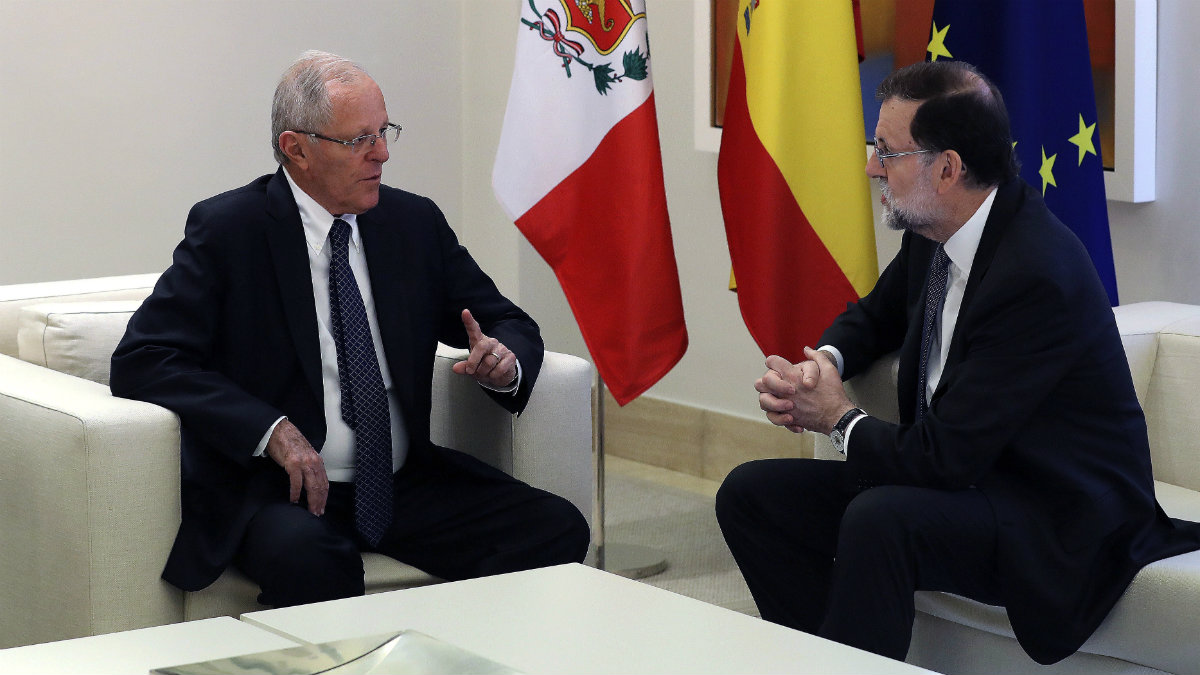 Pedro Pablo Kuczynski, presidente de Perú, con Mariano Rajoy en Moncloa. (EFE)