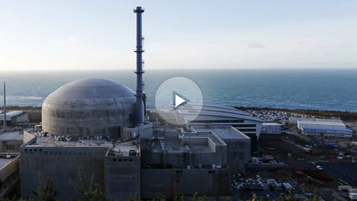 Una foto muestra la central nuclear francesa de Flamanville en noviembre de 2015. Foto: AFP