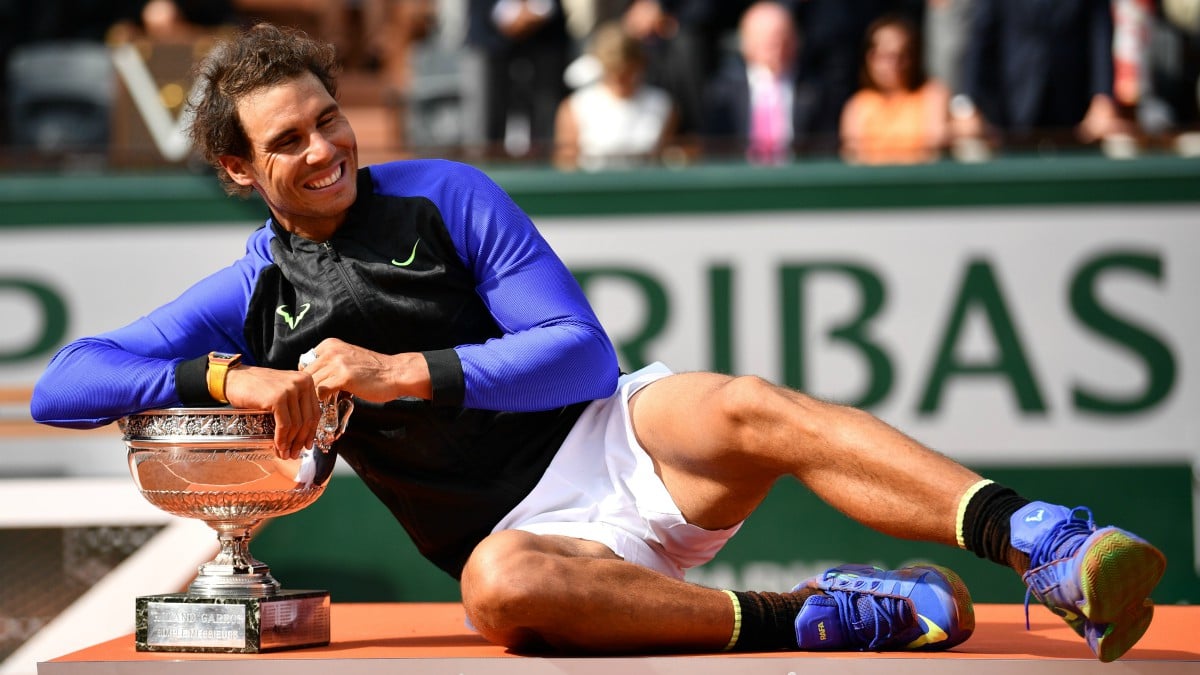 Rafael Nadal, con la copa de campeón de Roland Garros. (Getty)