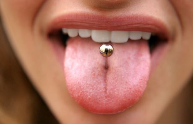 Resultado de imagen para piercing en la lengua