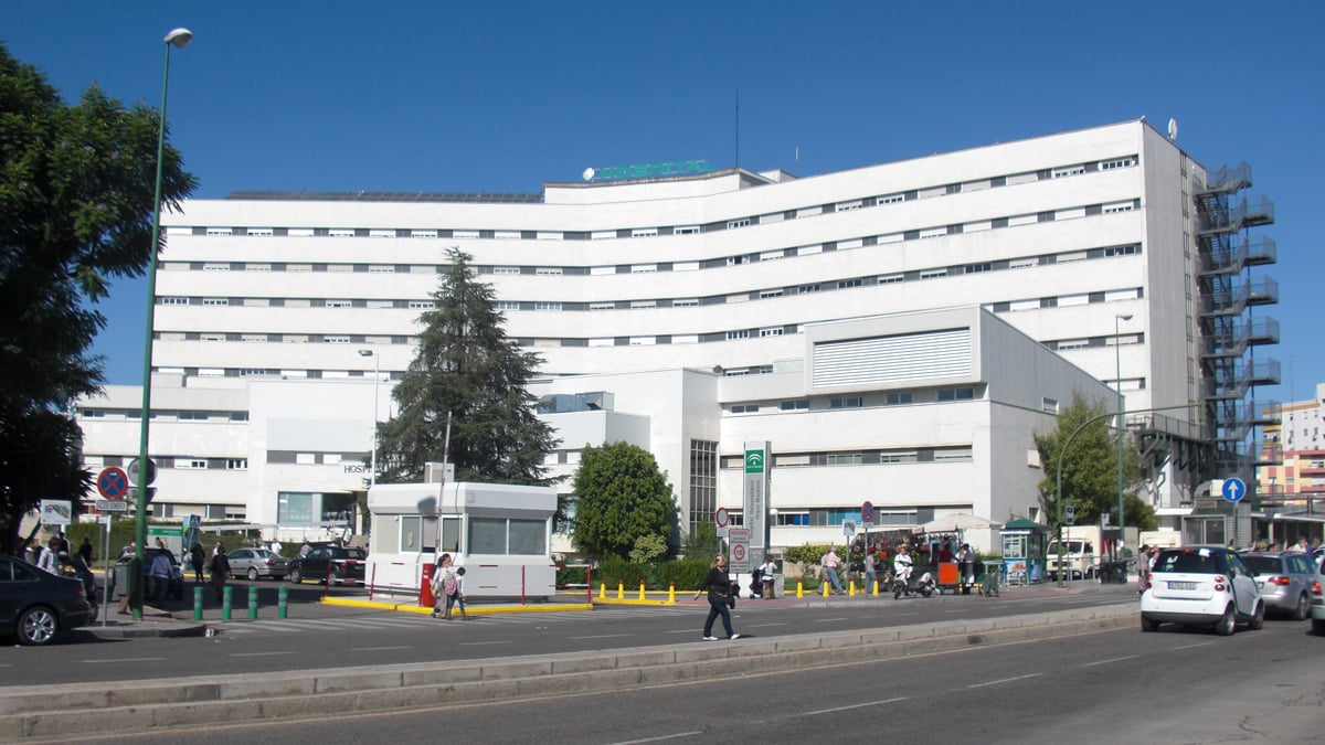 Hospital Virgen Macarena donde fueron llevados tras la pelea.