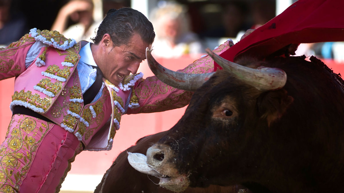 Iván Fandiño en una reciente corrida (Foto: AFP).