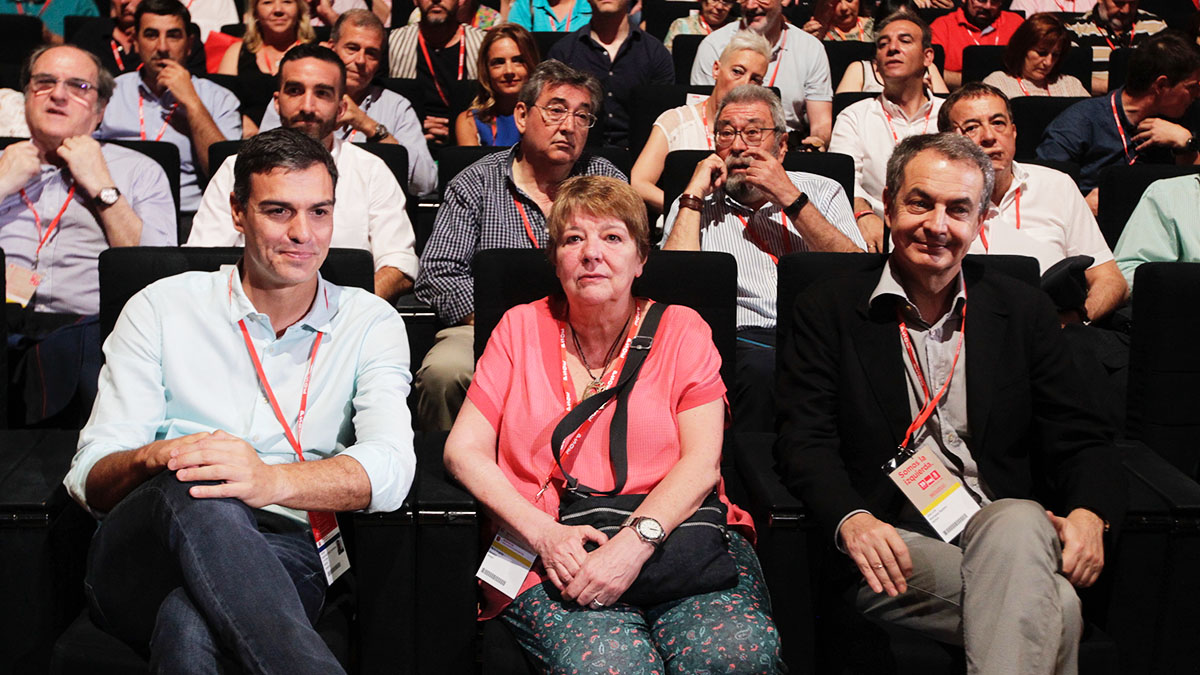 Pedro Sánchez y José Luis Rodríguez Zapatero, en el 39 Congreso del PSOE. (Foto: Francisco Toledo)