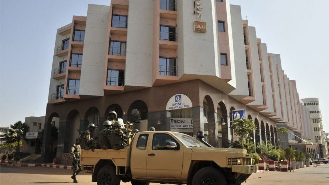 Al menos dos muertos en un ataque terrorista a un hotel turístico en la capital de Malí