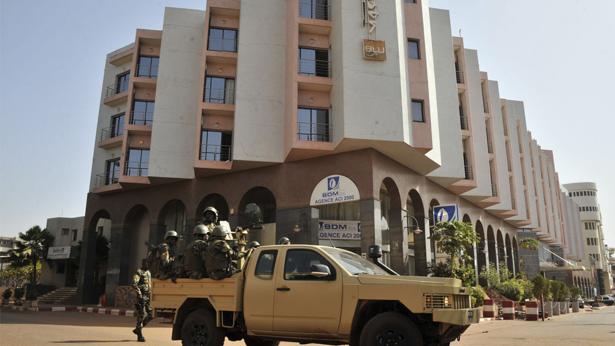 El hotel que ha sufrido el ataque terrorista en Malí (Foto: AFP)