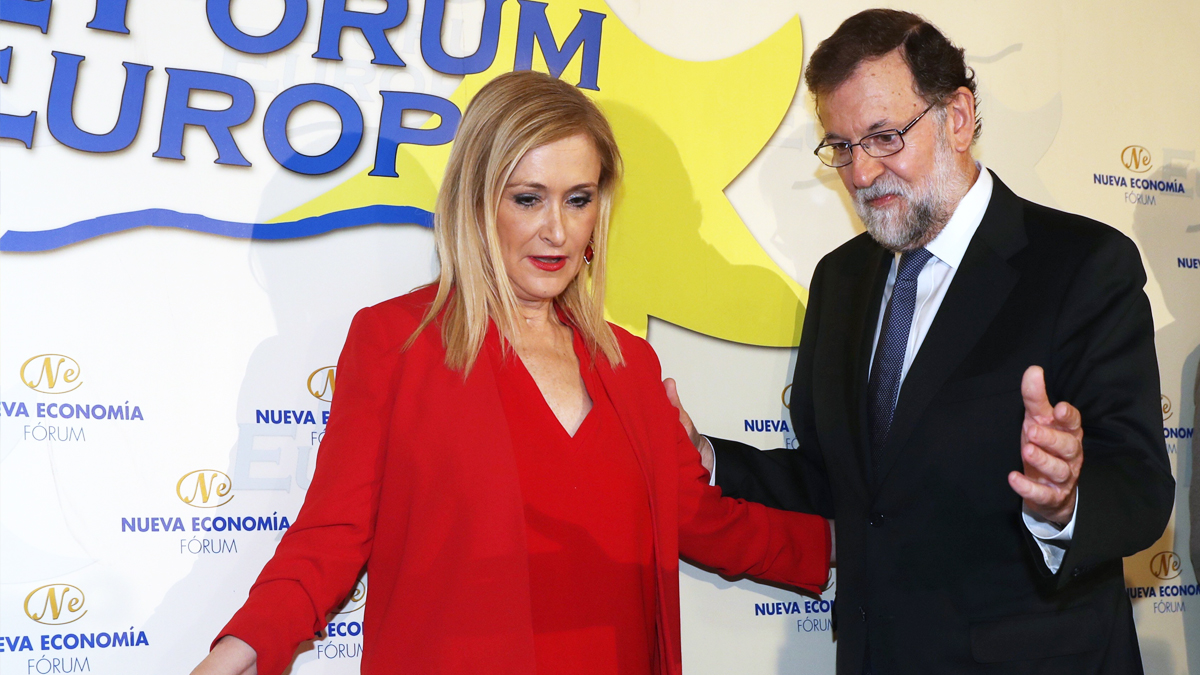 La presidenta de la Comunidad de Madrid, Cristina Cifuentes, y el presidente del Gobierno, Mariano Rajoy (Foto: Efe)